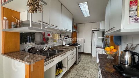 Image 11 - 875043