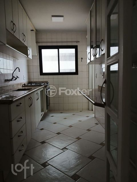 Image 4 - 875044