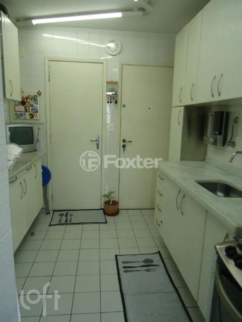 Image 3 - 875058
