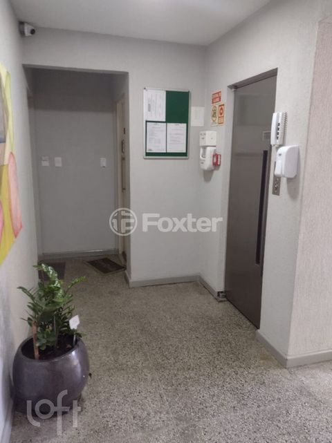 Image 9 - 875066