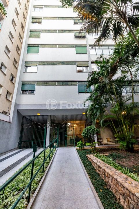 Image 17 - 875092