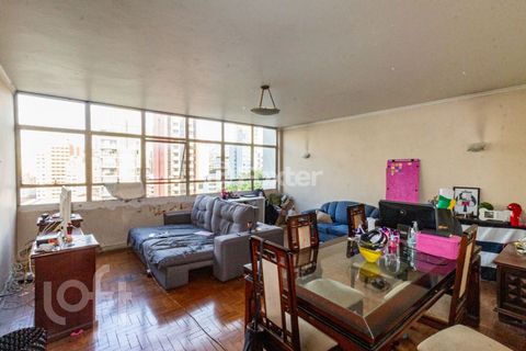 Image 19 - 875092