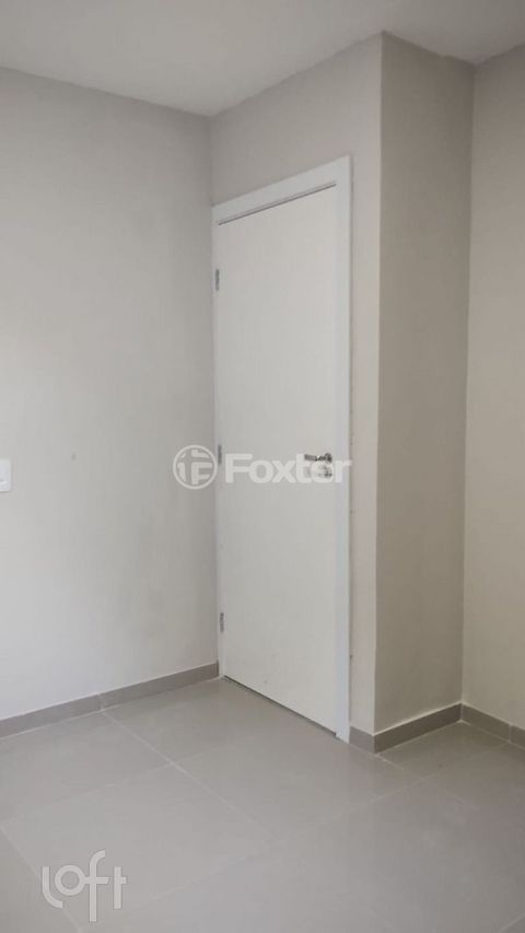 Image 10 - 875136