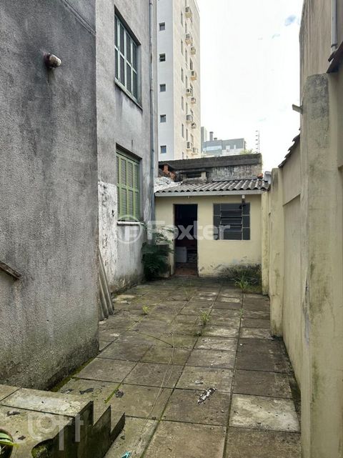 Image 11 - 875153
