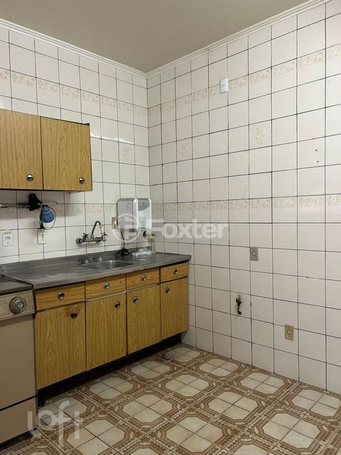 Image 6 - 875153