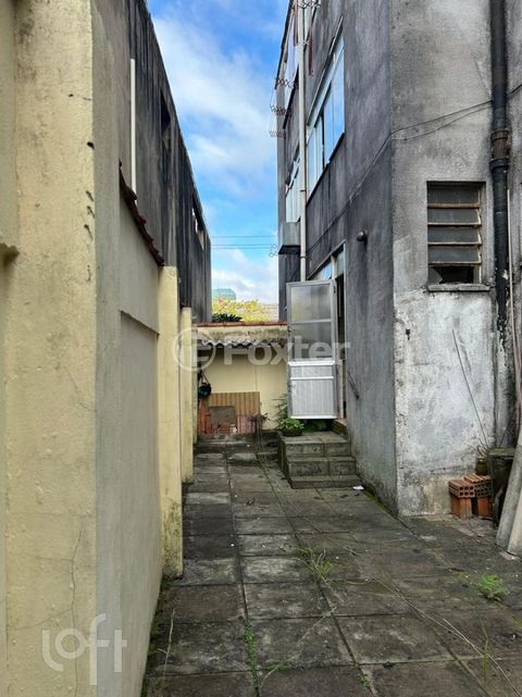 Image 12 - 875153