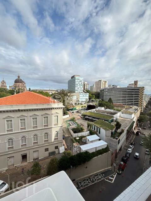 Image 12 - 875164