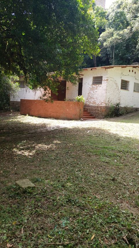 Image 1 - 875168
