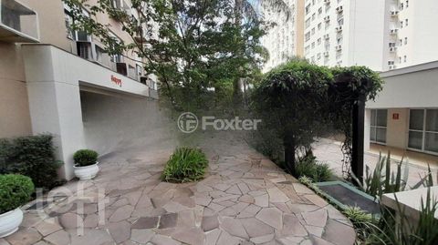 Image 15 - 875185