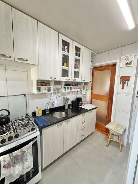 Image 6 - 875197