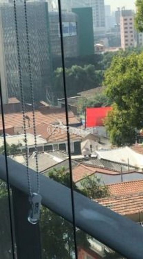 Image 10 - 875210
