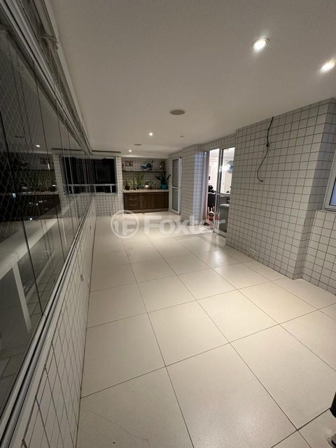 Image 6 - 875249