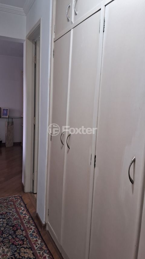 Image 8 - 875250