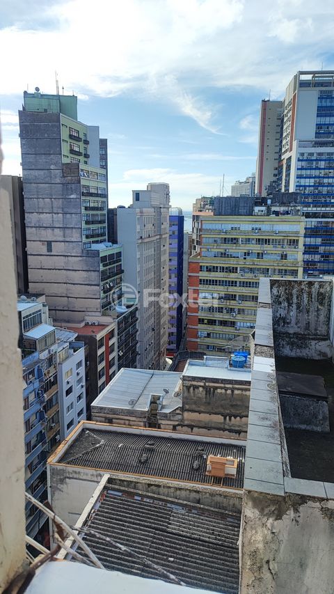 Image 12 - 875341
