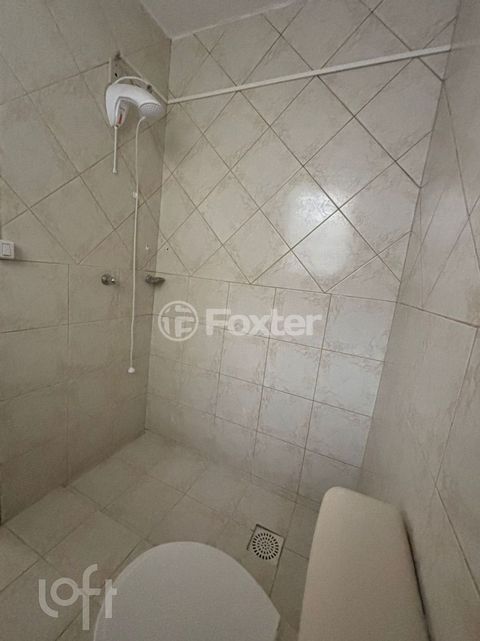 Image 8 - 875437