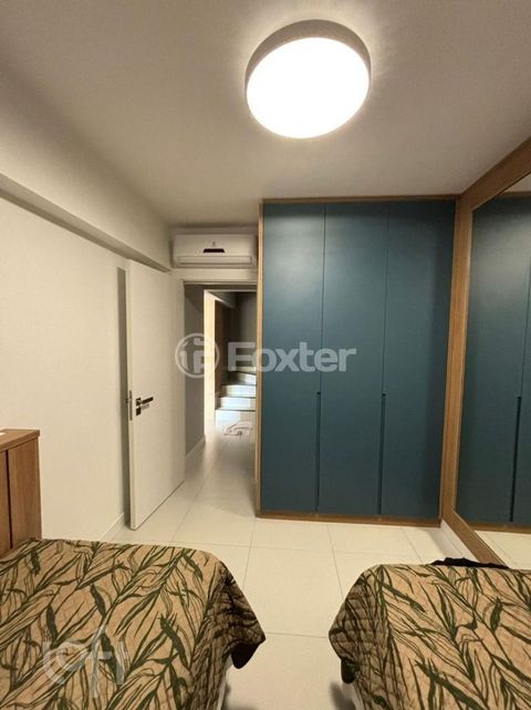 Image 10 - 875455