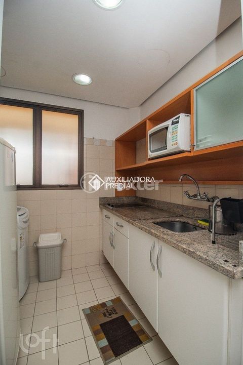 Image 6 - 875469