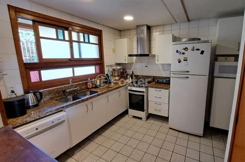 Image 10 - 875476