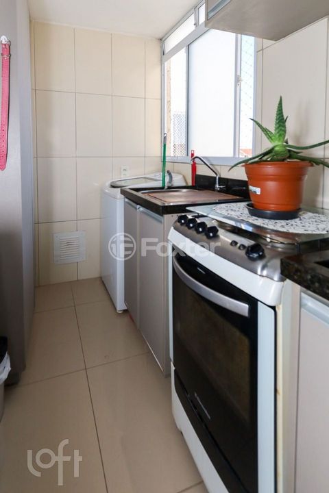 Image 9 - 875560
