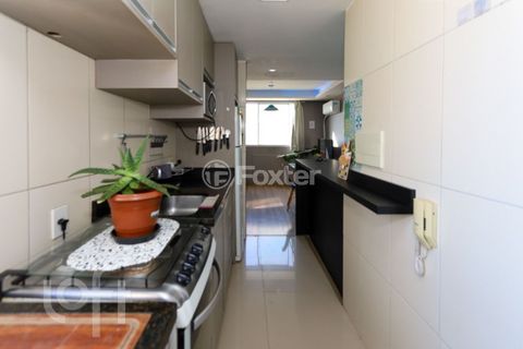 Image 11 - 875560