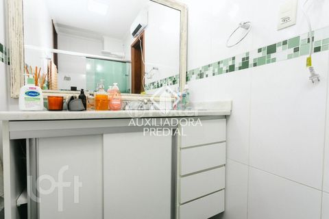 Image 11 - 875572
