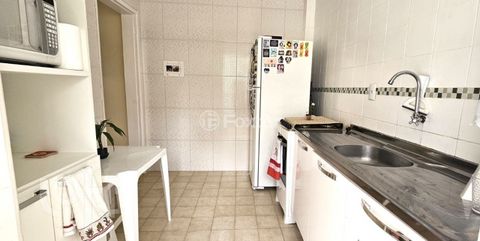 Image 19 - 875580