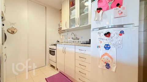 Image 15 - 875586