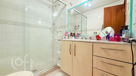 Image 19 - 875586