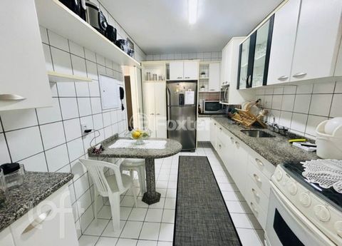 Image 7 - 875590