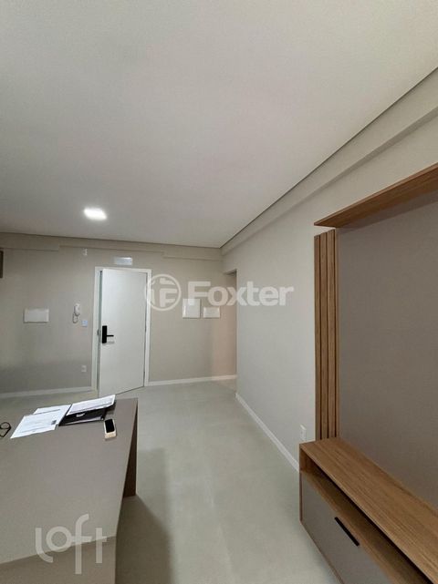 Image 9 - 875597