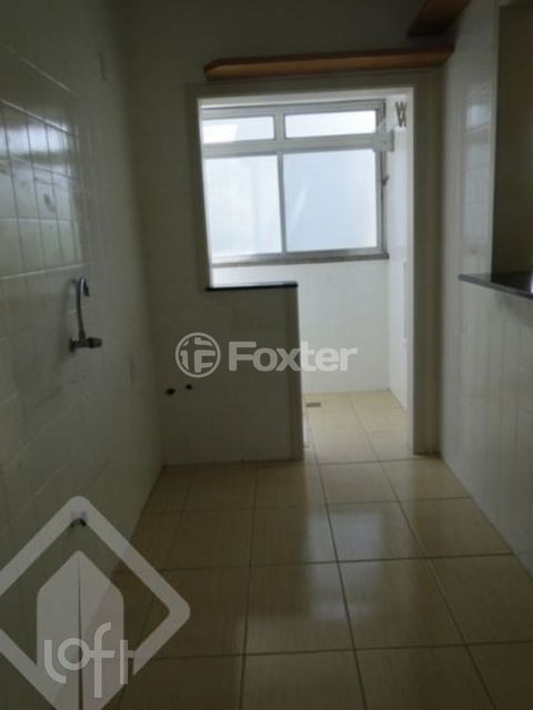 Image 7 - 875642