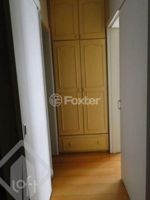Image 8 - 875642