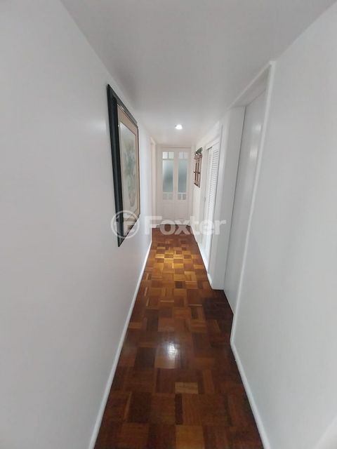 Image 8 - 875646