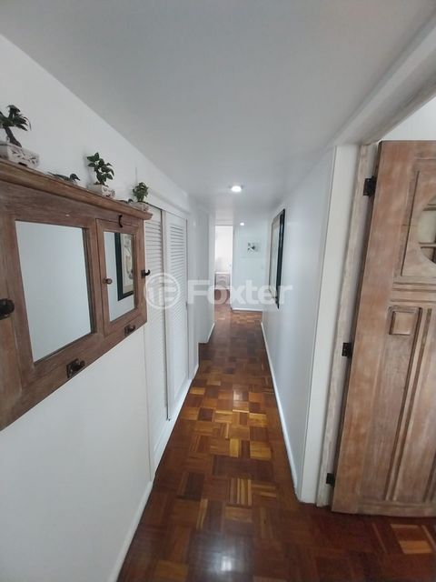 Image 7 - 875646