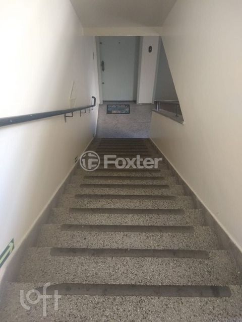 Image 10 - 875663