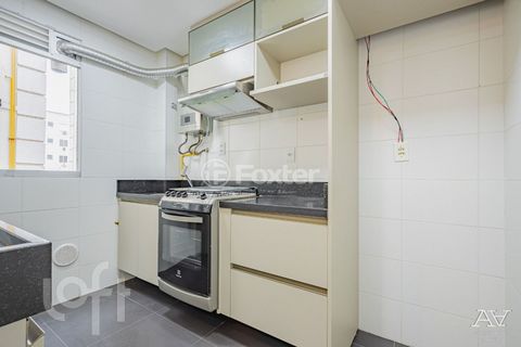 Image 11 - 875666