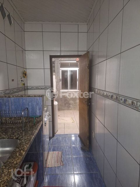 Image 5 - 875684