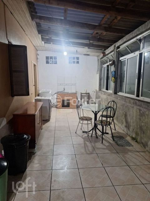 Image 6 - 875684