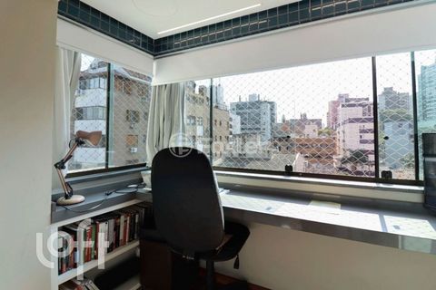 Image 4 - 875697