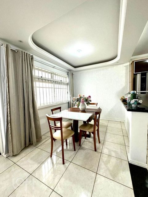 Image 3 - 875698