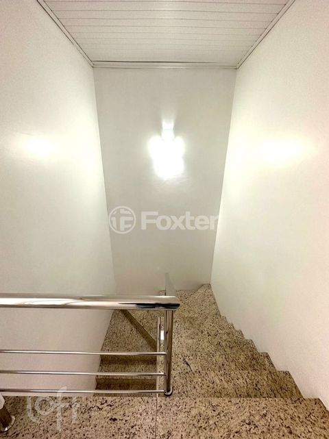 Image 6 - 875698