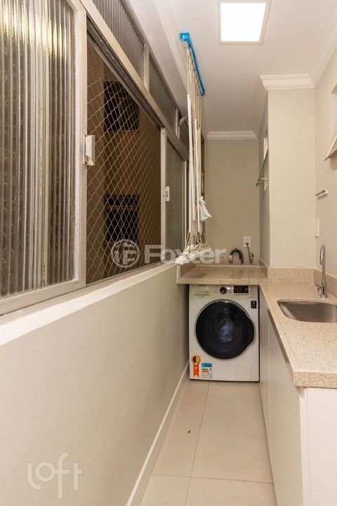 Image 8 - 875704