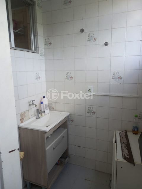 Image 8 - 875712