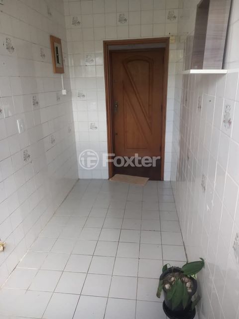 Image 6 - 875712