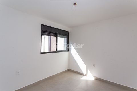 Image 17 - 875730