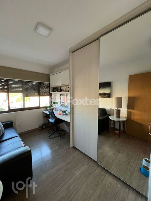 Image 6 - 875823