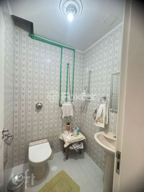 Image 5 - 875826