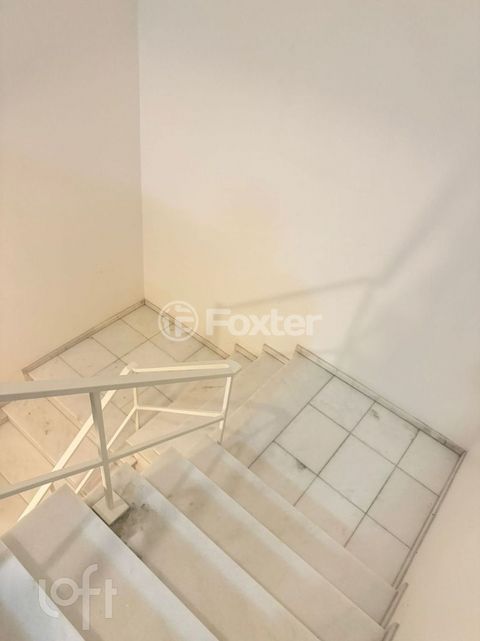 Image 7 - 875826