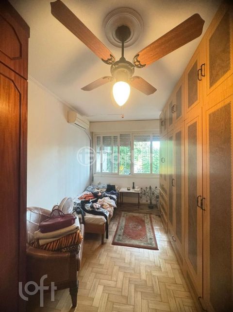 Image 11 - 875826