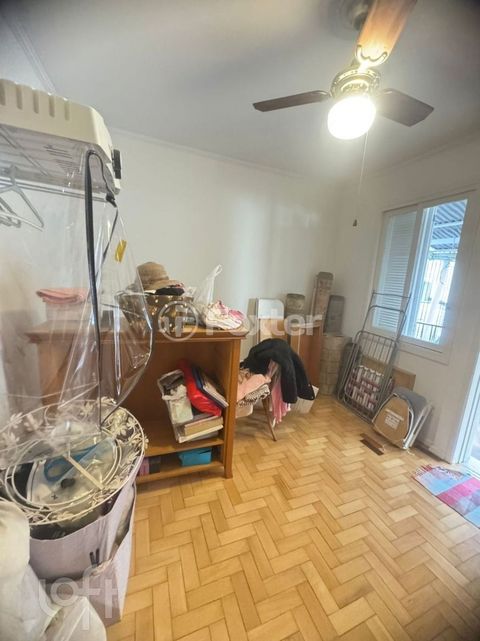 Image 9 - 875826